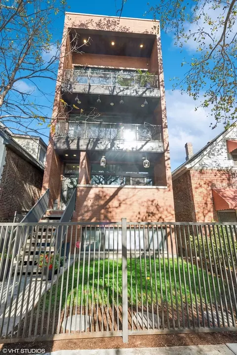 2442 W Thomas St #1, Chicago, IL 60622