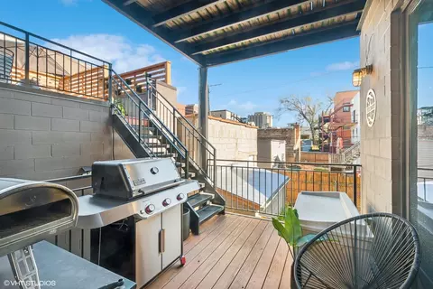 Exterior - 2442 W Thomas St #1, Chicago, IL 60622 photo 3 of 8