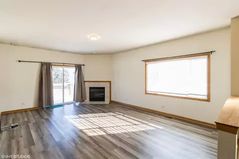 1326 Dancing Bear Ln, Elgin, IL 60120 photo 11