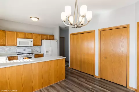 1326 Dancing Bear Ln, Elgin, IL 60120 photo 8