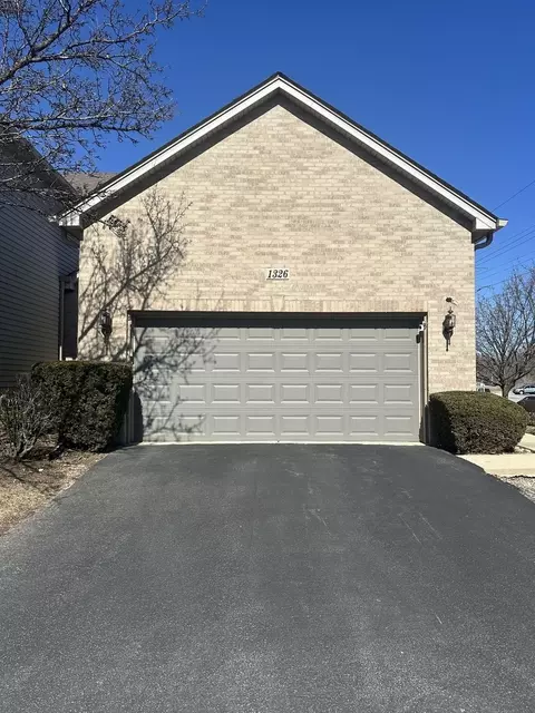 1326 Dancing Bear Ln, Elgin, IL 60120 photo 2