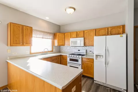 1326 Dancing Bear Ln, Elgin, IL 60120 photo 5