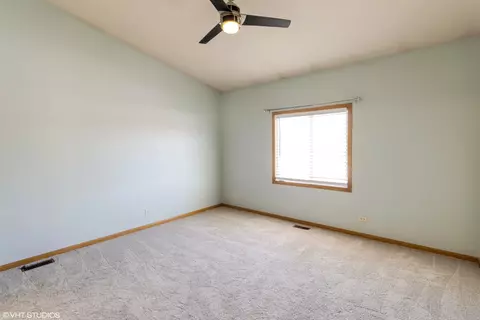 1326 Dancing Bear Ln, Elgin, IL 60120 photo 15