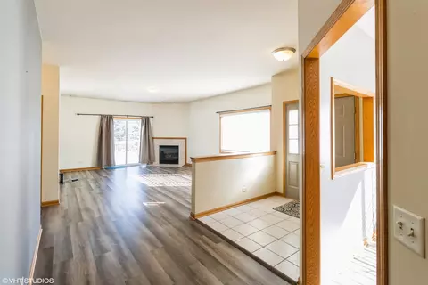 1326 Dancing Bear Ln, Elgin, IL 60120 photo 13