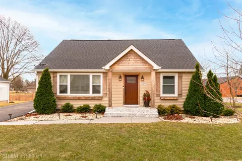 509 W Crystal Lake Ave, Crystal Lake, IL 60014