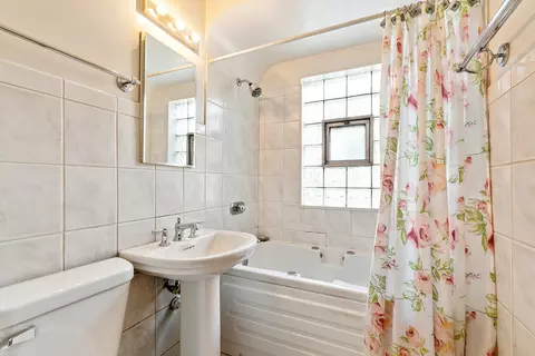 Bath - Undisclosed, Chicago, IL 60643 photo 1 of 1