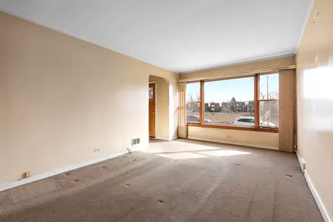 Living - Undisclosed, Chicago, IL 60643 photo 2 of 4