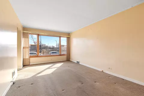 Living - Undisclosed, Chicago, IL 60643 photo 3 of 4
