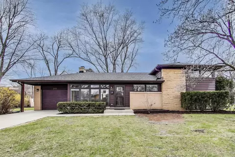 200 S See Gwun Ave, Mount Prospect, IL 60056