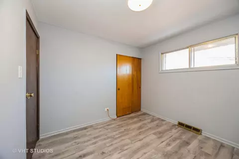 Bedroom - 5404 State Rd, Burbank, IL 60459 photo 2 of 3
