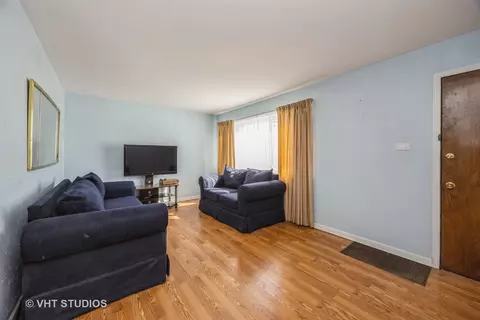 Living - 5404 State Rd, Burbank, IL 60459 photo 2 of 3