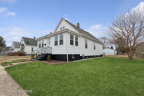 1204 Victoria Ave, North Chicago, IL 60064