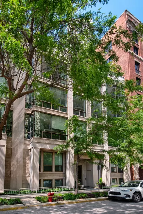 416 W Deming Pl #4, Chicago, IL 60614