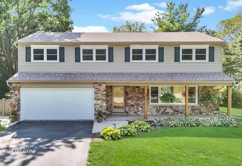 26 W275 Tomahawk Dr, Wheaton, IL 60189