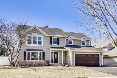 426 Chesterfield Rd, Vernon Hills, IL 60061