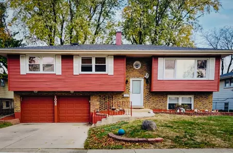 1002 E Alder Ln, Mount Prospect, IL 60056