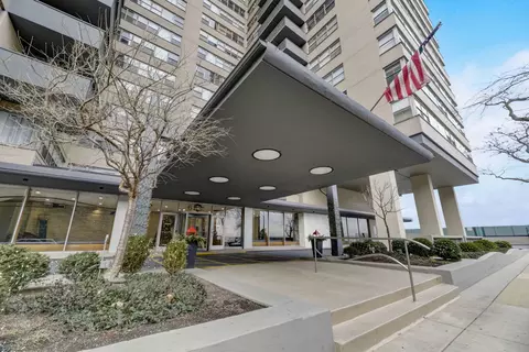 6301 N Sheridan Rd #10N, Chicago, IL 60660