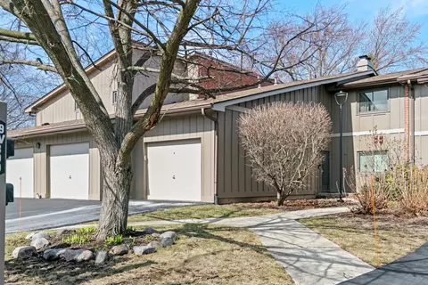 29 W390 Emerald Green Dr #A, Warrenville, IL 60555