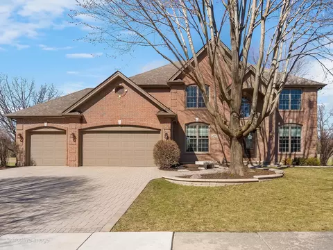 26 W352 Torrey Pines Ct, Winfield, IL 60190