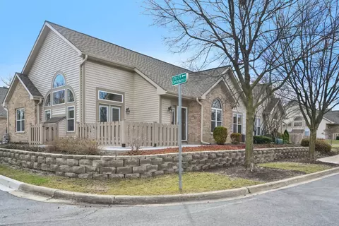 178 Canterbury Ct, Bloomingdale, IL 60108