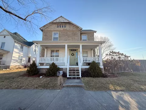 300 N Jackson St, Clinton, IL 61727