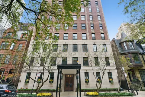 73 Elm St #7D, Chicago, IL 60611