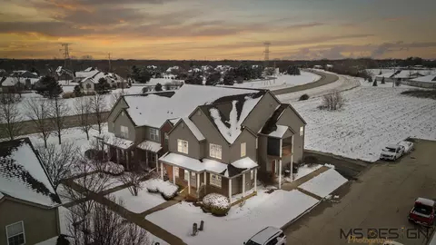602 Clayton Cir #602, Sycamore, IL 60178