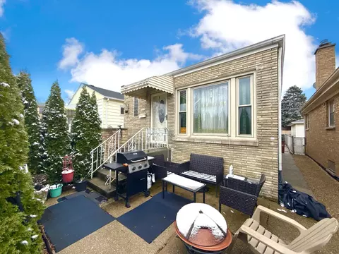 6951 W Montrose Ave, Harwood Heights, IL 60706