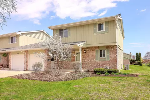 875 Queenswood Ct, Wheaton, IL 60189