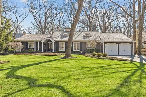 995 Waveland Rd, Lake Forest, IL 60045