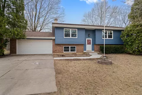 2720 Lynnville Ct, Lindenwood, IL 61049
