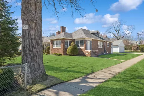 299 Bloom St, Highland Park, IL 60035