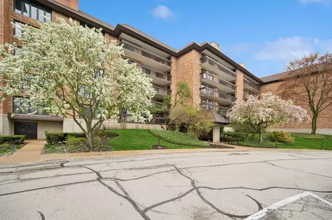 3801 Mission Hills Rd #210, Northbrook, IL 60062