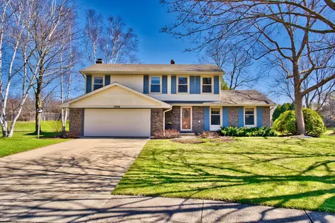 1206 Abbey Ct, Libertyville, IL 60048