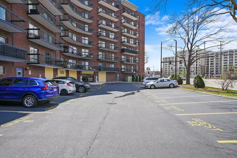 711 S River Rd #710, Des Plaines, IL 60016 photo 2