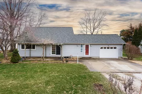 25322 N 1750 East Rd, Hudson, IL 61748