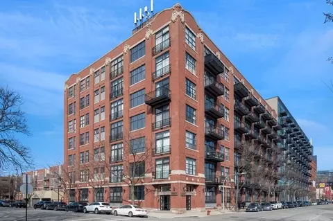 1250 W Van Buren St #612, Chicago, IL 60607