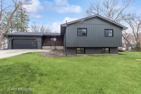 4406 N Riverdale Dr, Mchenry, IL 60051