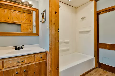 Bath - 225 W 5th St W, Pecatonica, IL 61063 photo 2 of 3
