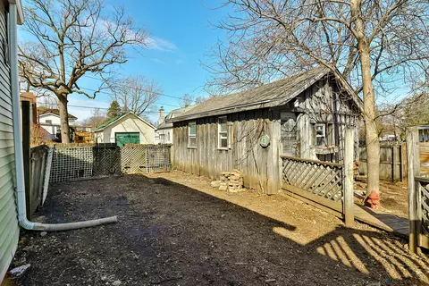 Exterior - 225 W 5th St W, Pecatonica, IL 61063 photo 5 of 6
