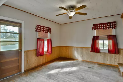 Living - 225 W 5th St W, Pecatonica, IL 61063 photo 1 of 7