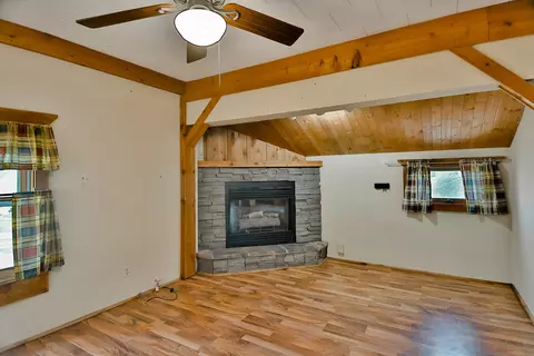 Living - 225 W 5th St W, Pecatonica, IL 61063 photo 3 of 7
