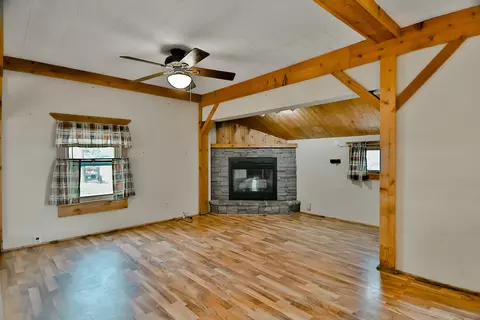 Living - 225 W 5th St W, Pecatonica, IL 61063 photo 4 of 7