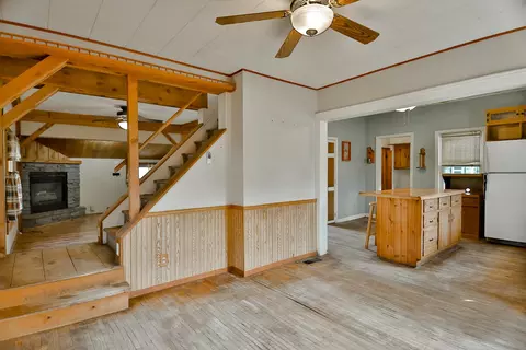 Living - 225 W 5th St W, Pecatonica, IL 61063 photo 2 of 7