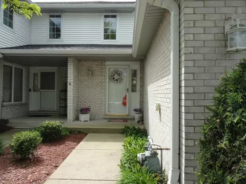8925 Mallard Rd, Tinley Park, IL 60487