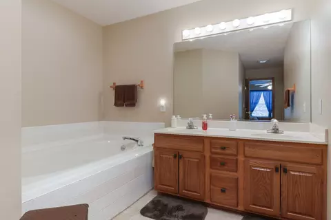 1008 Pine Meadows Ct, Normal, IL 61761 photo 16