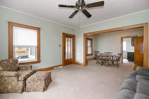 Living - 844 S Lincoln Ave, Kankakee, IL 60901 photo 3 of 3