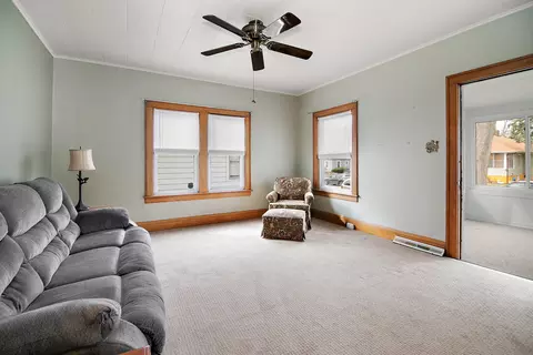 Living - 844 S Lincoln Ave, Kankakee, IL 60901 photo 2 of 3