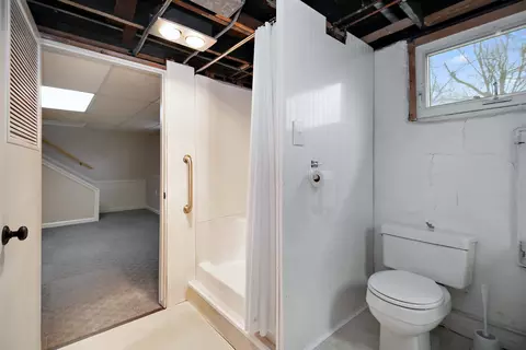 Bath - 844 S Lincoln Ave, Kankakee, IL 60901 photo 2 of 2