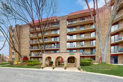 35 S Baybrook Dr #615, Palatine, IL 60074